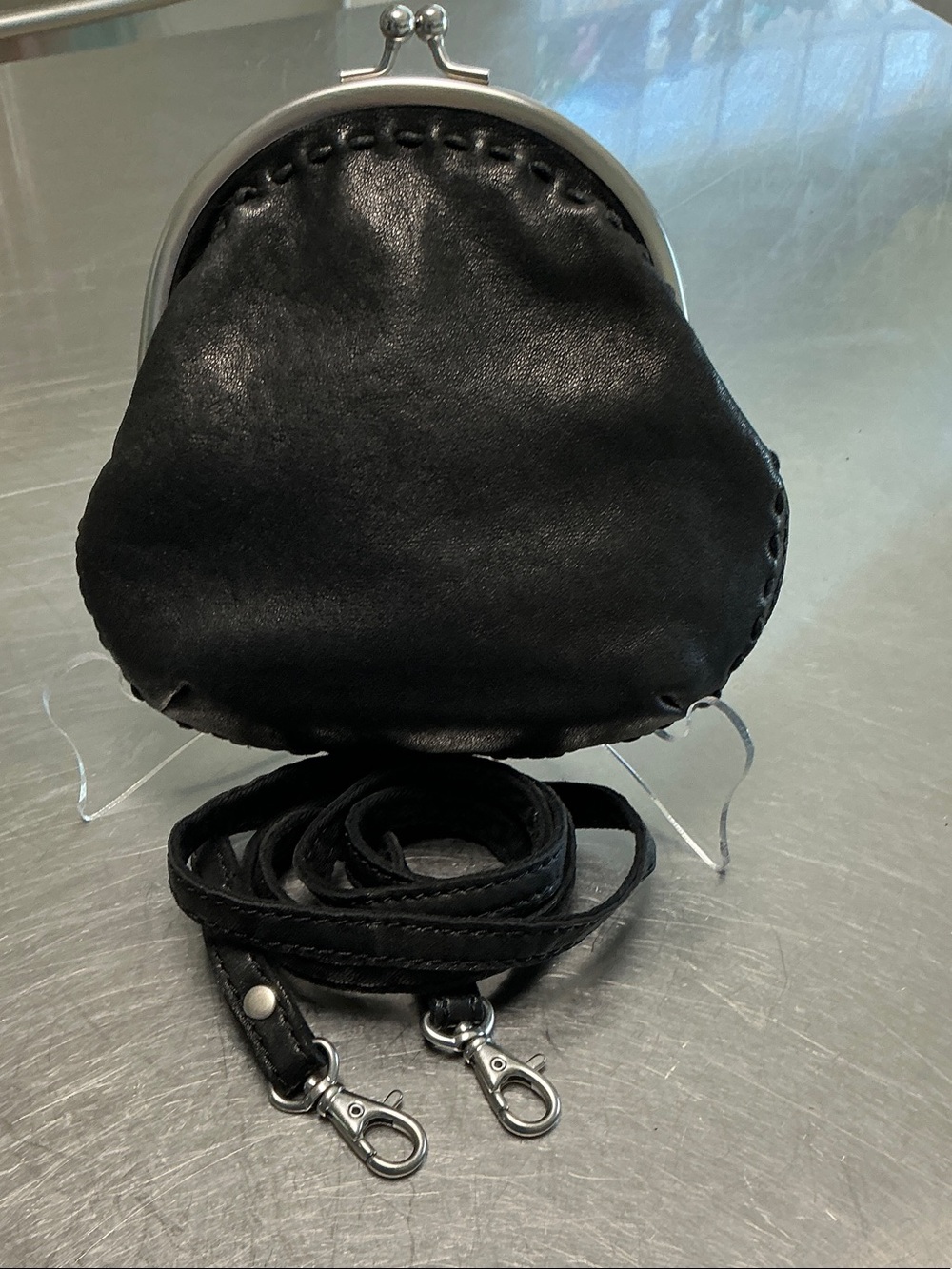 Lucky,black leather clasp closure cross body